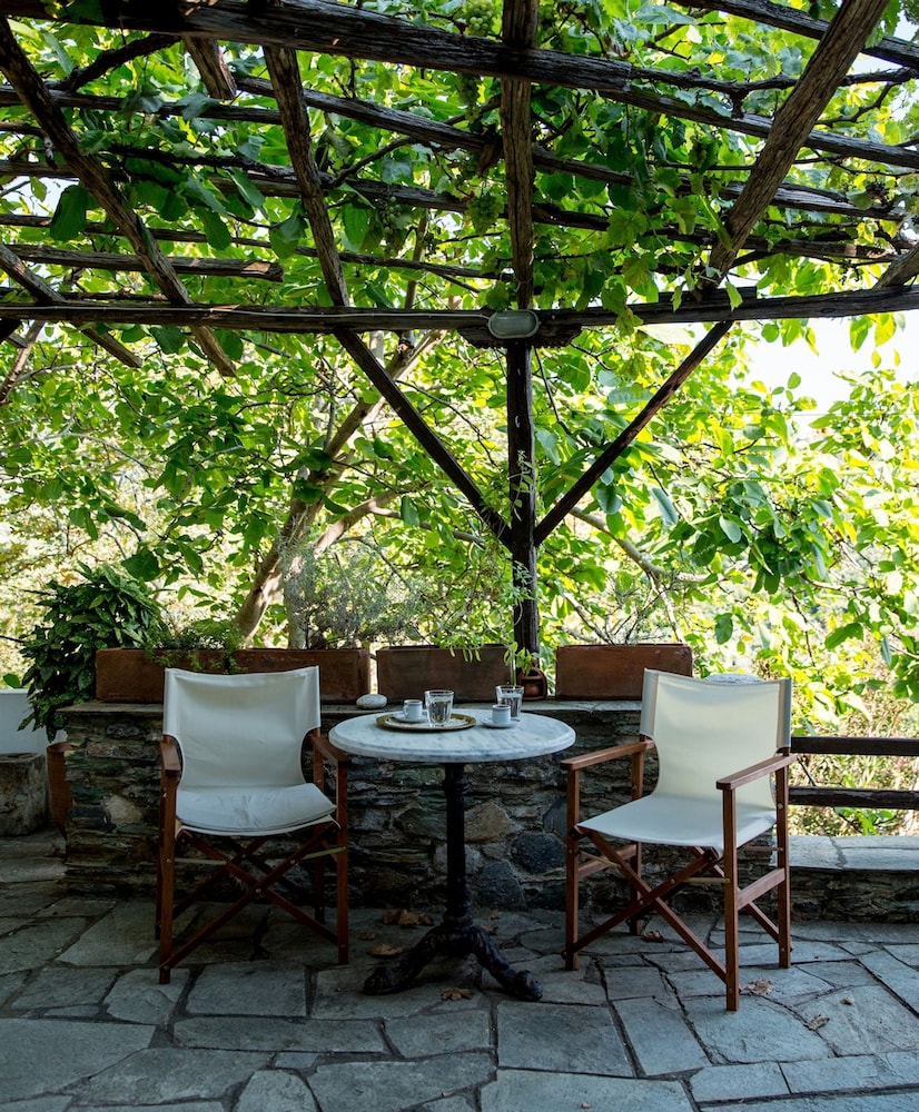 Secluded Cottage Guesthouse in the Mountains