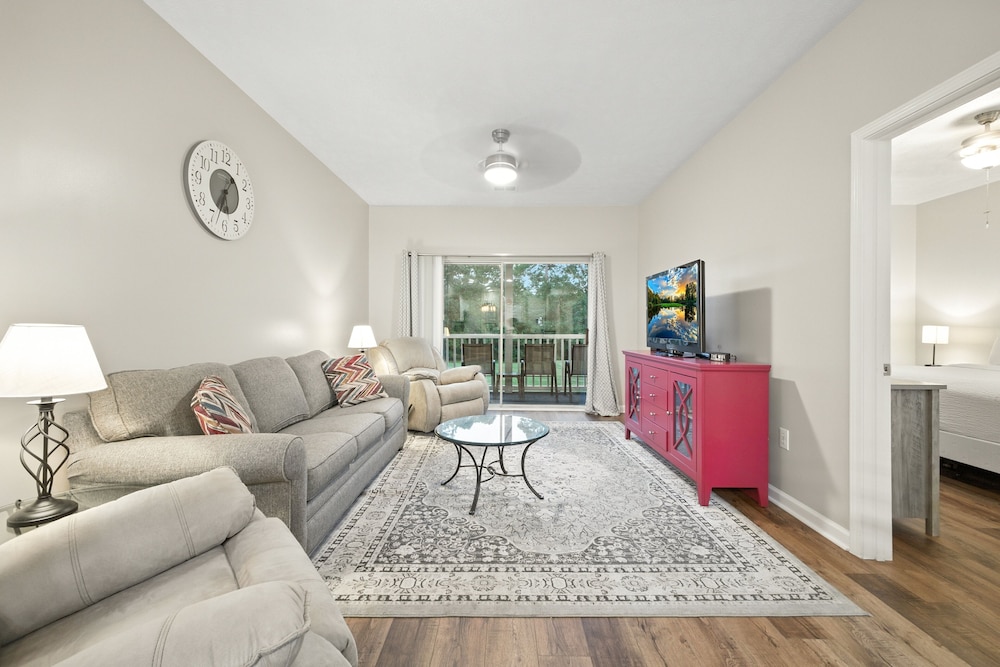 River Oaks 55e 2 Bedroom Condo