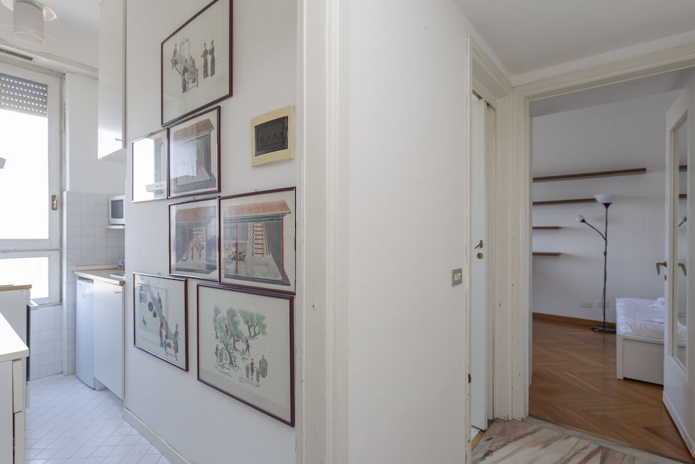Skyline view Biancamano 1 bdr with balcony by Rentopolis