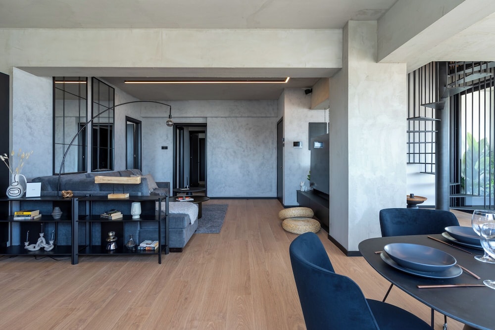 The Penthouse - 3BR Seaview in Larnaca
