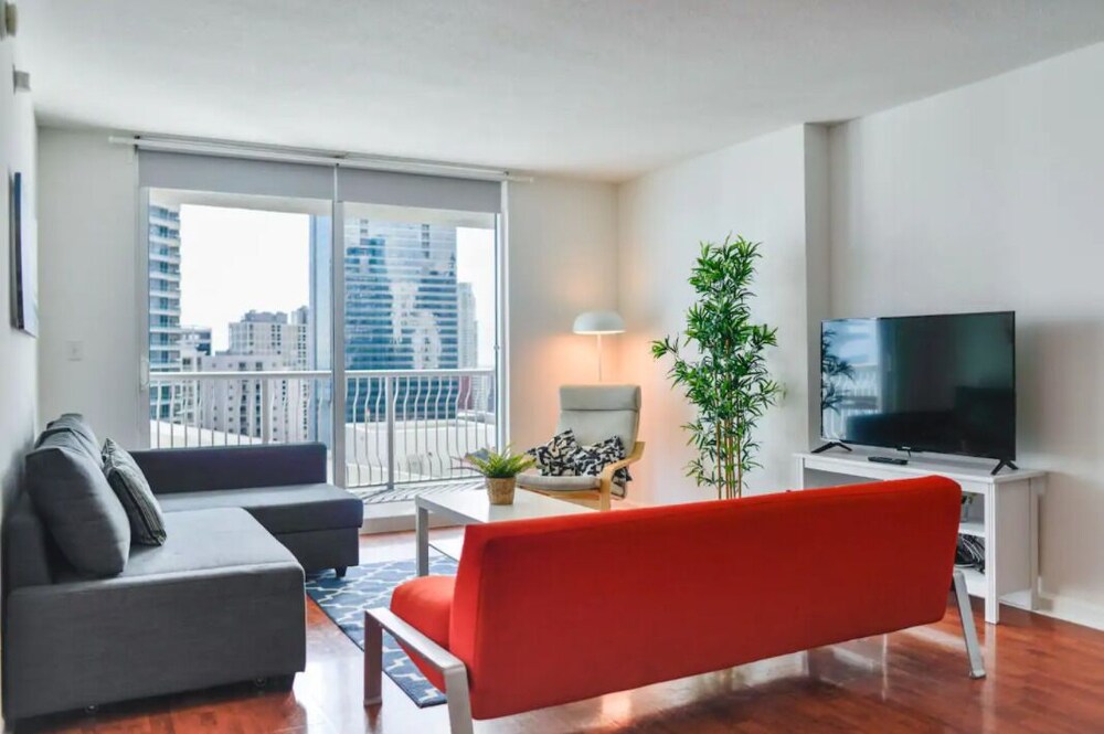 Luxury Apartments W Pool & Ocean views