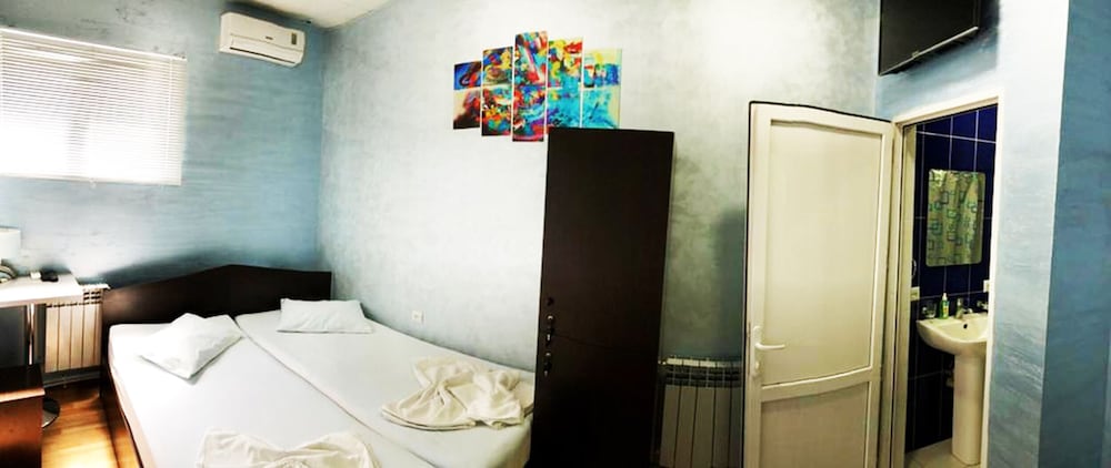 Domino Yerevan Hostel & Tours