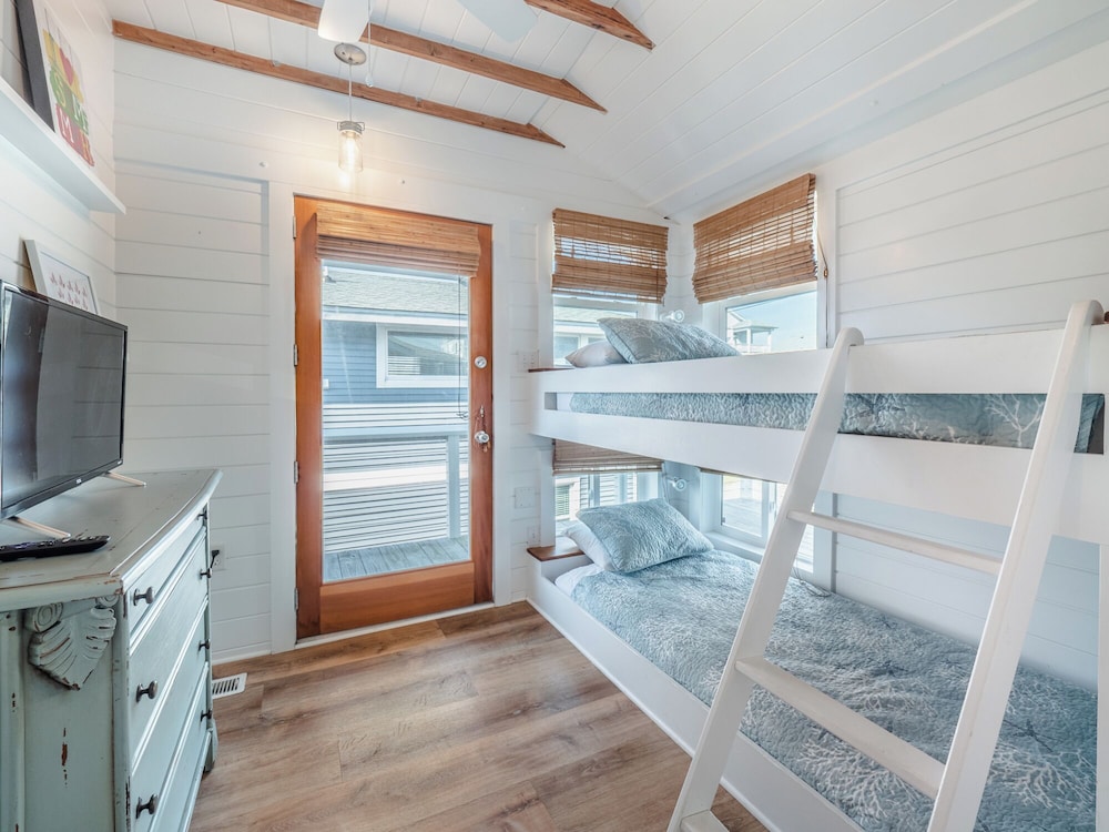 Cottage at Scotch Bonnet by Carolina Retreats