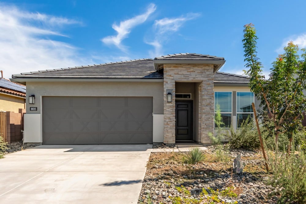 Charming Home in the Desert view 4