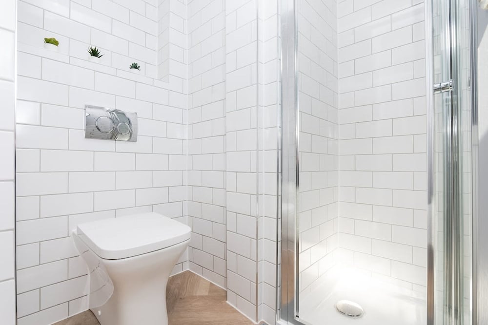 1 Bedroom Apartment-free Parking