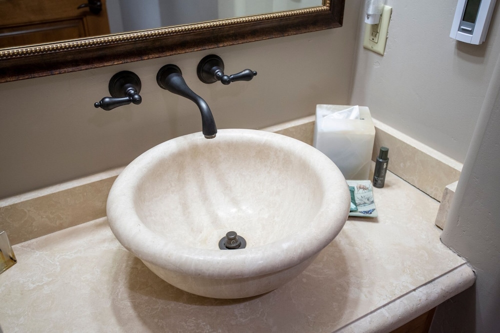 Grand Lodge - Three Bedroom #301 - Ski-in/ski-out 3 Condo