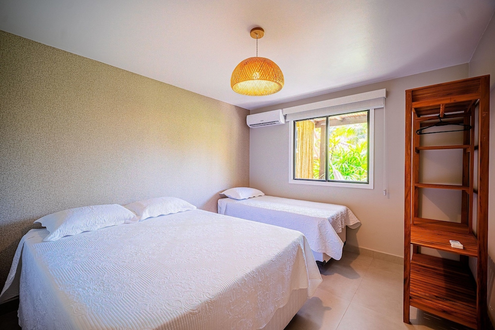 Casa DelMare Cond. com saída na praia