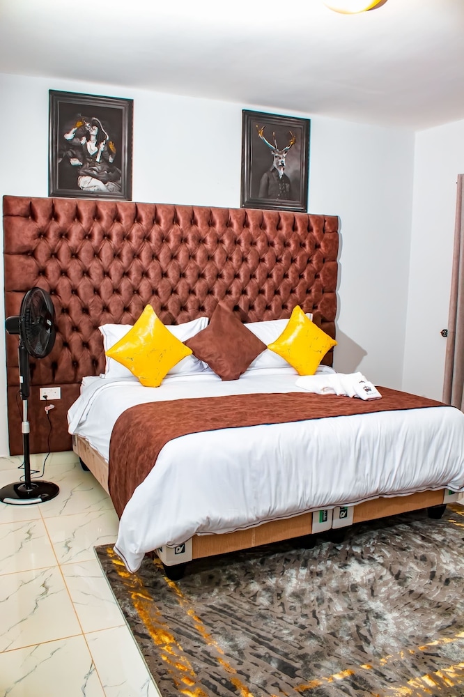 Luxury 3 Bedroom Self Catering Apartment- Masvingo