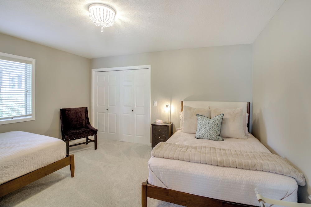 Golf Course View: Elegant Hot Springs Village Home