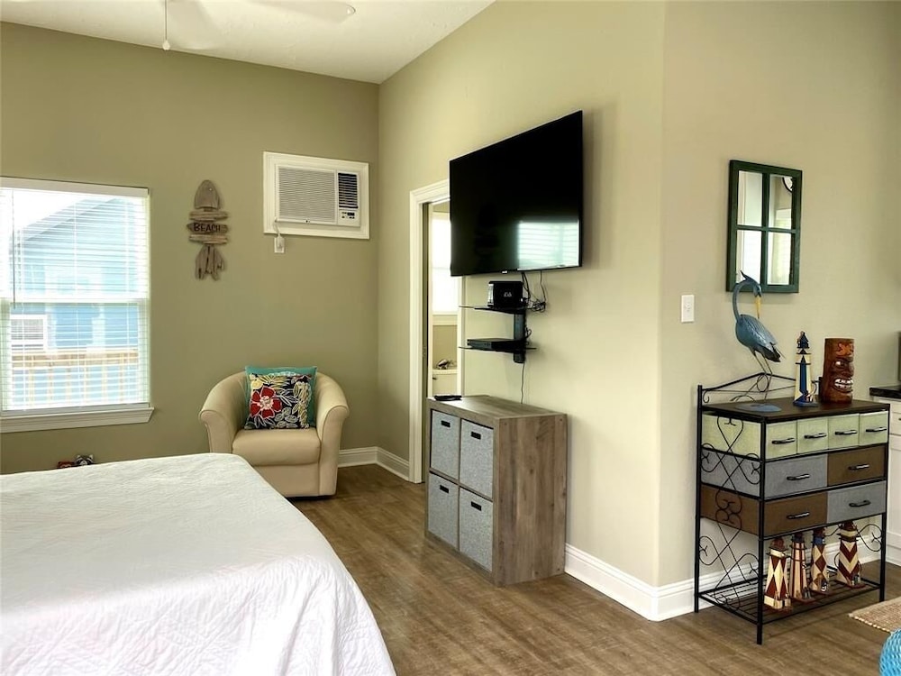Sea Beauty 3 Bedroom Home by RedAwning view 3