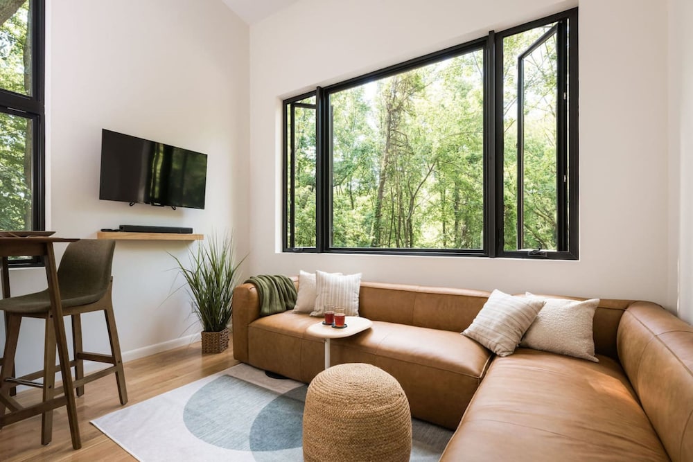Two Modern Tiny Homes 4 Mile Drive to DT w Hot Tub Haus 50 43