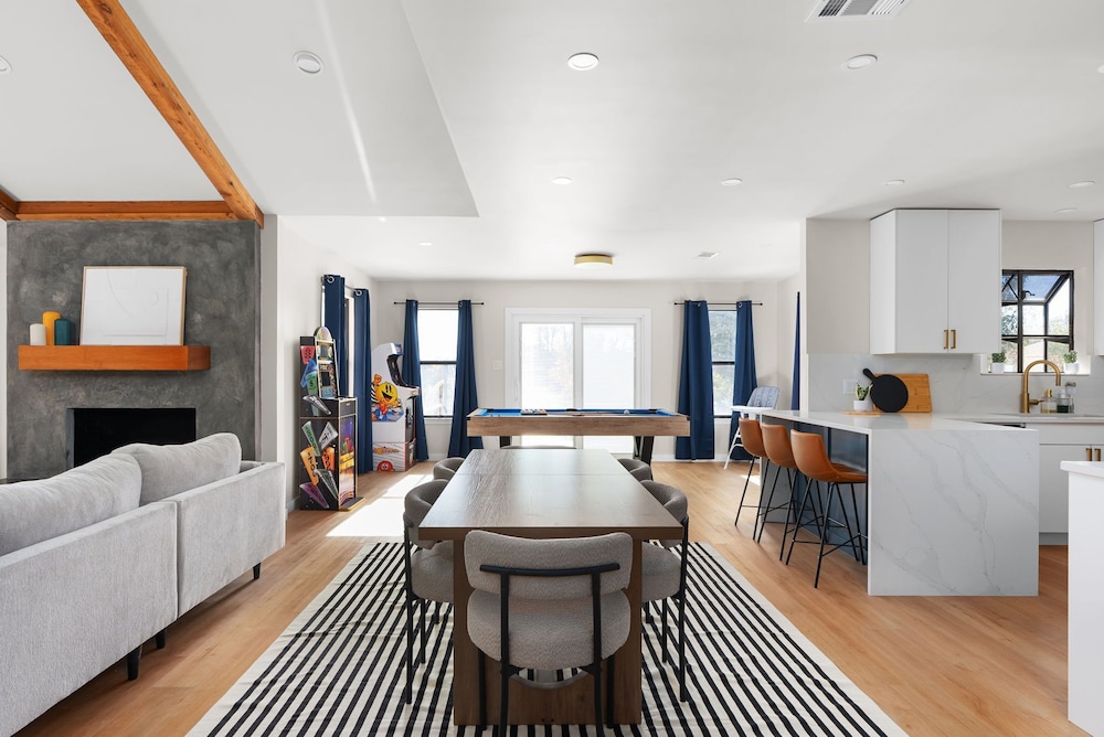 Charming Modern Retreat in Austin