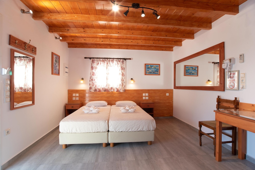 Kontaratos Studios & Apartments