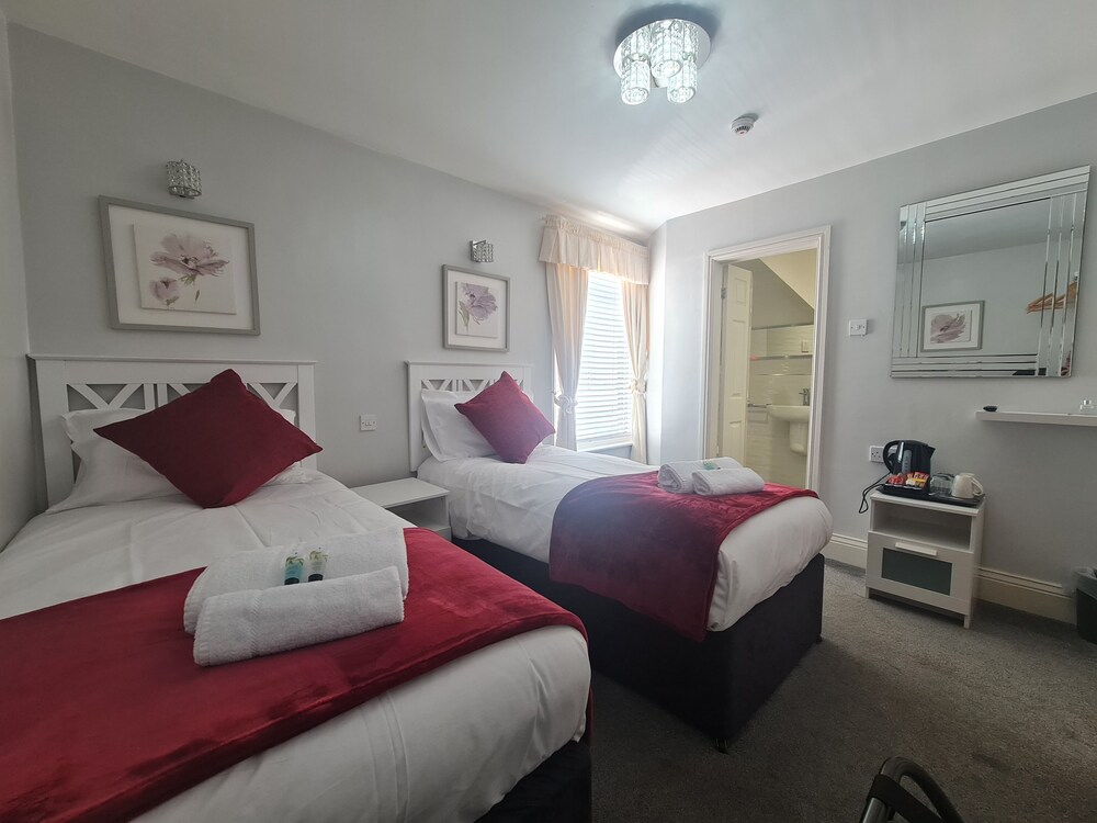 Clifton Villa Hotel