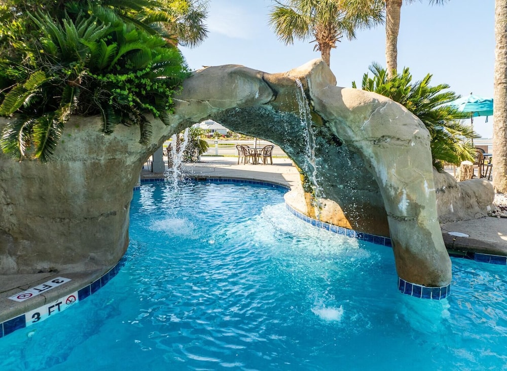 18 Fiddlers Cove Dr - 5 Bed/4 Bath w/ Resort Access & Golf Cart!