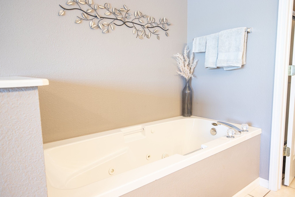 Experience Lakeside Living at Its Finest: Stunning Views and Prime Location!