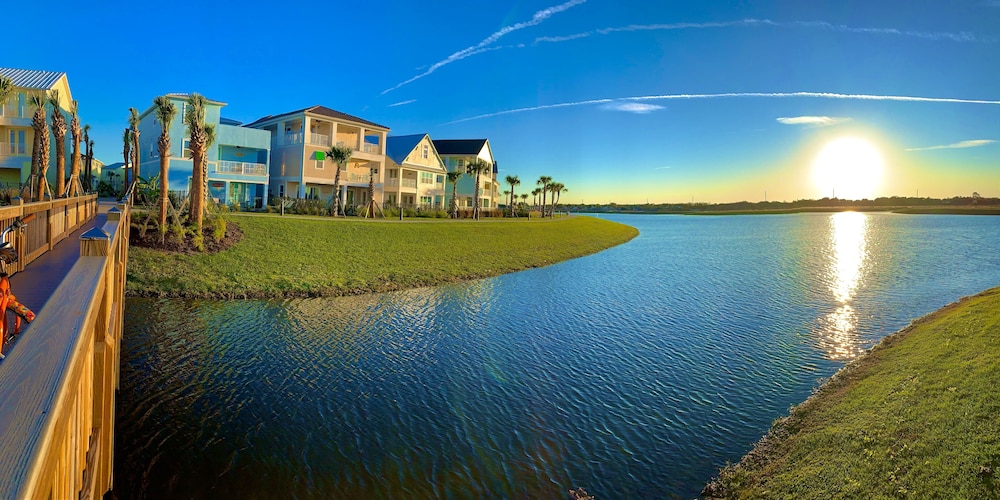 Turquoise Breeze Close to Disney - Image 1