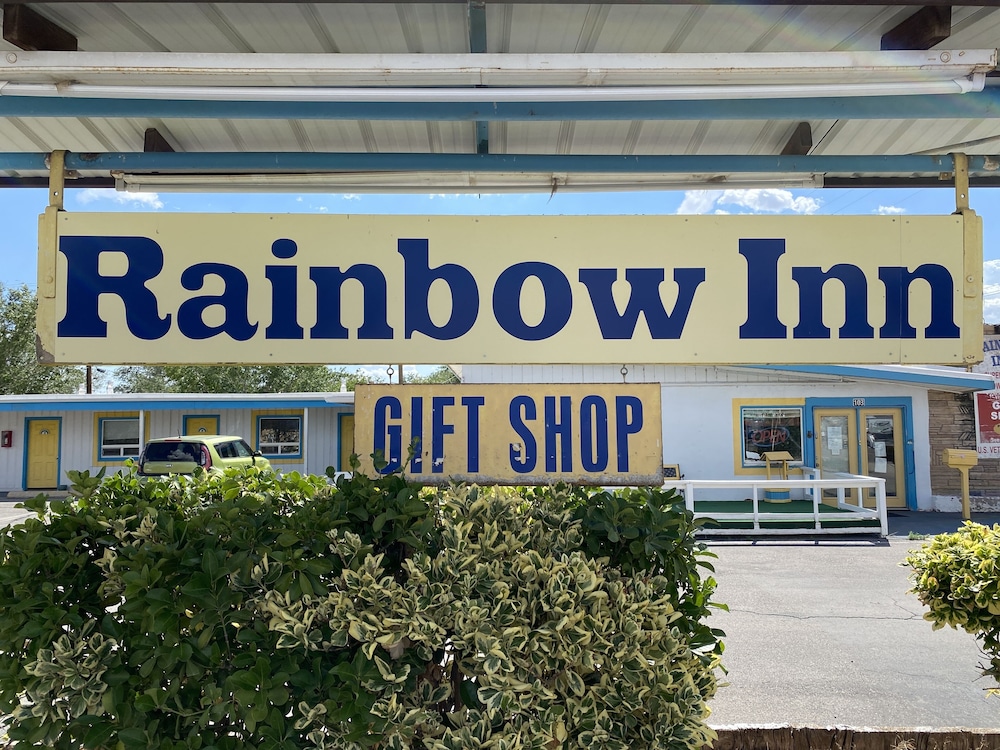 Rainbow Inn & Cottages
