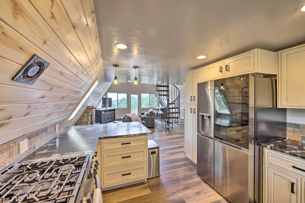 Modern Guffey A-frame Cabin: Grill, 38 Acres! view 4