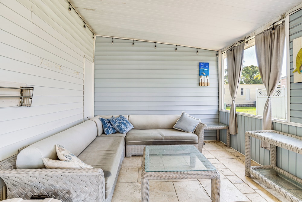 4 Mi to Dtwn Sarasota! Family Home w/ Pool Access