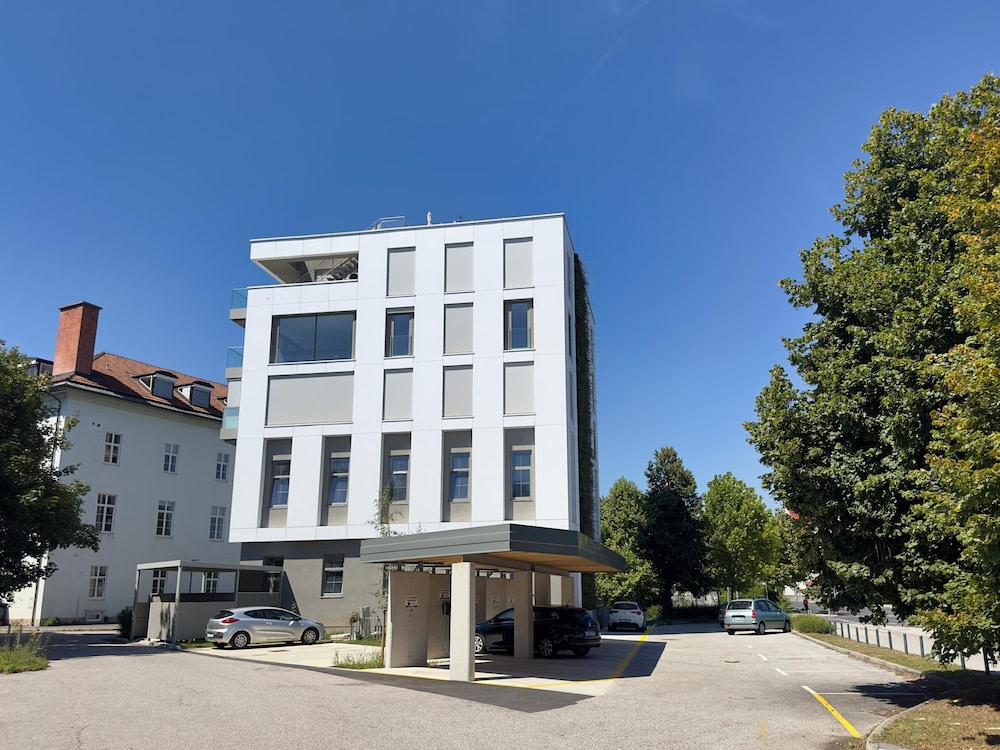 Garden Residence - Premium Alpine View Apartment