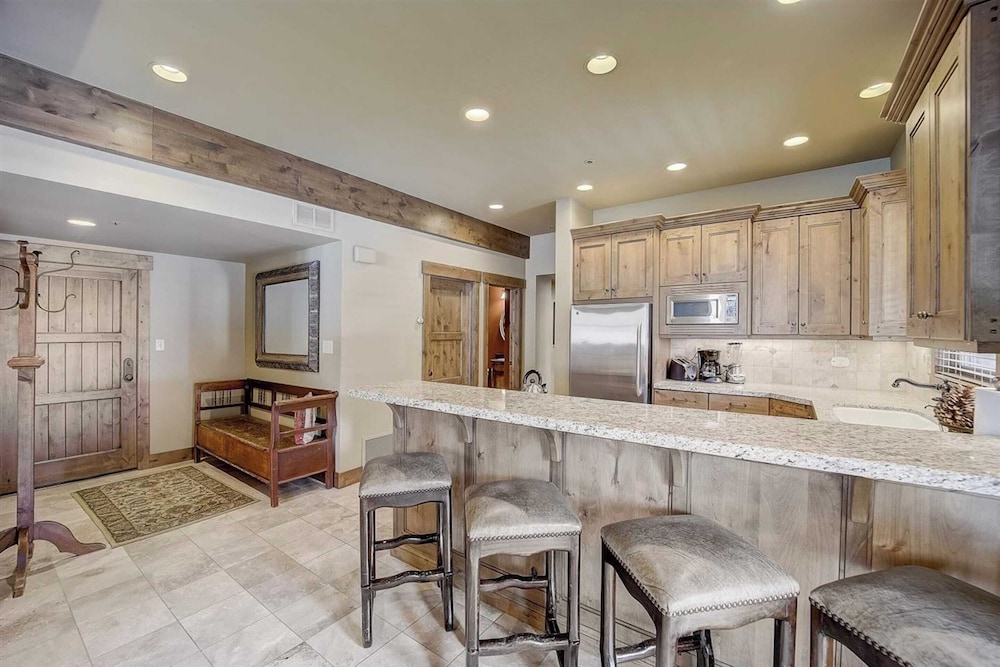 7 Condos, Ski-in/ski-out + Hot Tubs Sleeps 30 Mont Cervin by Avantstay