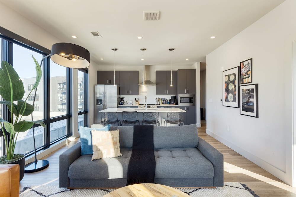 Honkey-tonk by Avantstay New Modern 2bdr in Walkable Midtown w Gym Pool