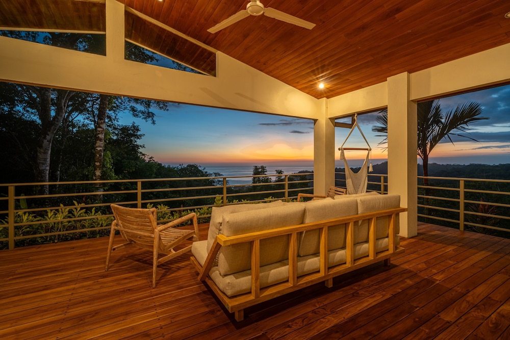 Tropical Oceanview Retreat 11br for 27 Guests