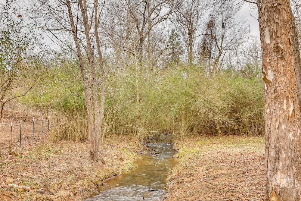 Vilonia Country Cabin w/ Grill, Fire Pit + More!