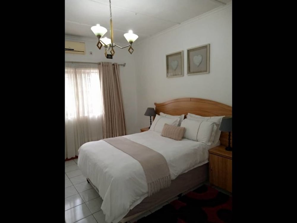 3 Bedrooms Exclusive House in Northmead view 2