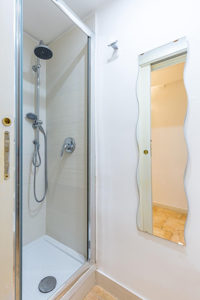 Crispi 36 - Cozy Flat and Terrace by Napoliapartments