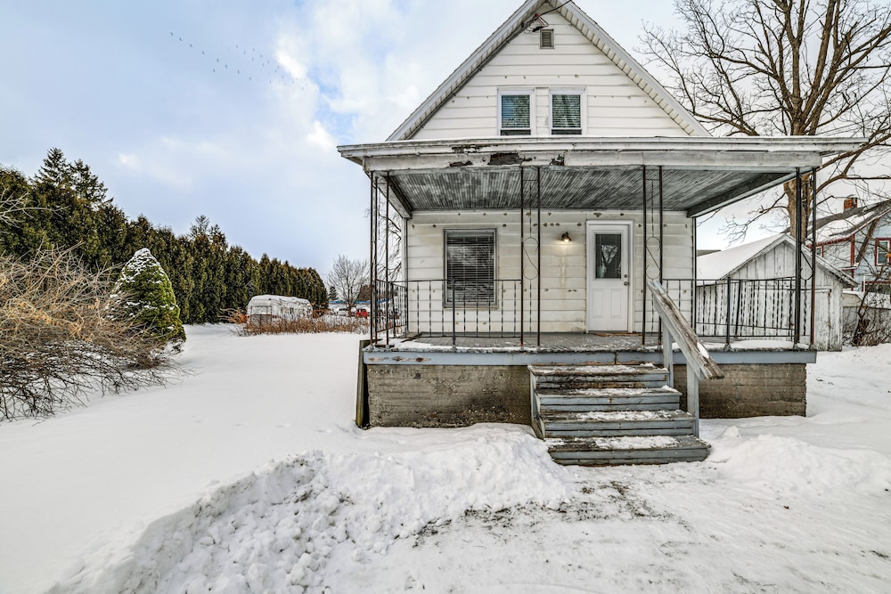 Near Hiking & Skiing: Cozy Home in Cortland!