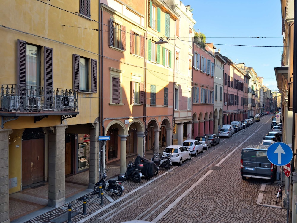 Cinisca Suite Rose in Bologna