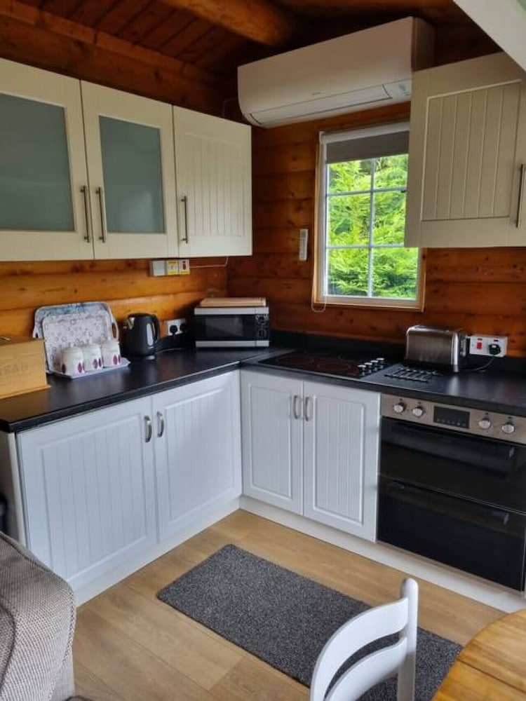 Mountain View 2 bed Log Cabin view 4