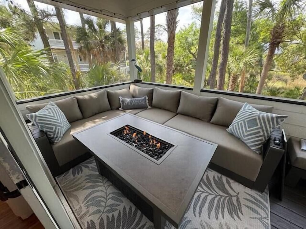 Beautifully Appointed 3-bed, 2.5-bath Home, Great Location Near Beach & Club