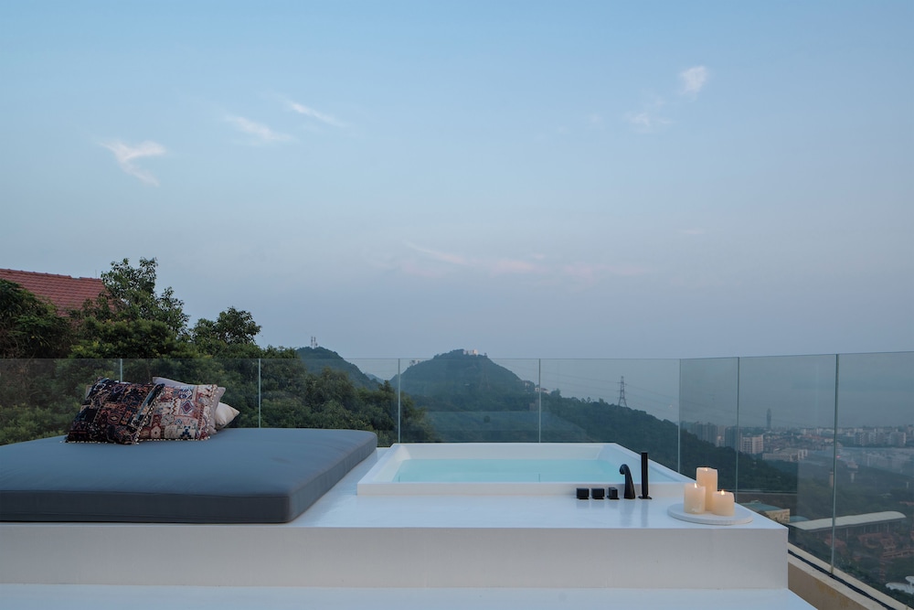 Miyue Shenzhen Tianlu Secret Wild Wizard Holiday Hotel