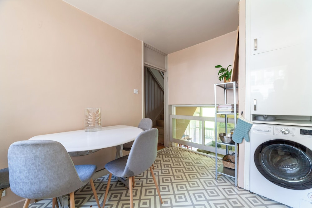 Mezzanine 3-bed In Central London