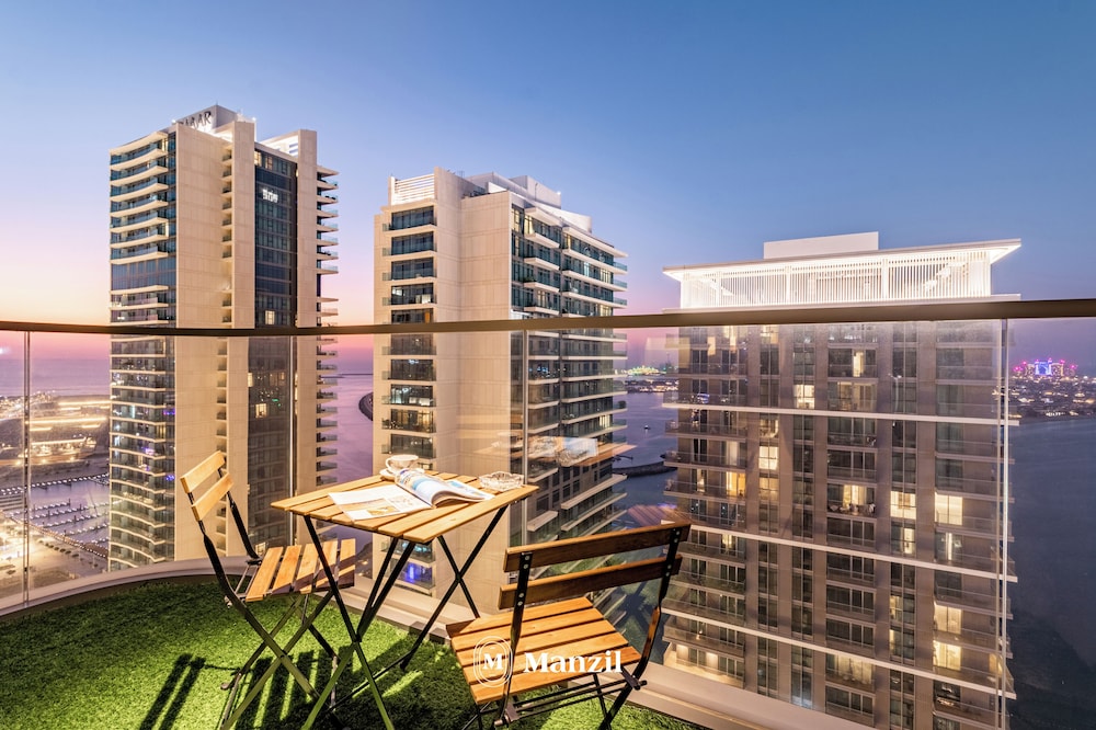 Manzil - Stylish 1BR in Emaar Beachfront