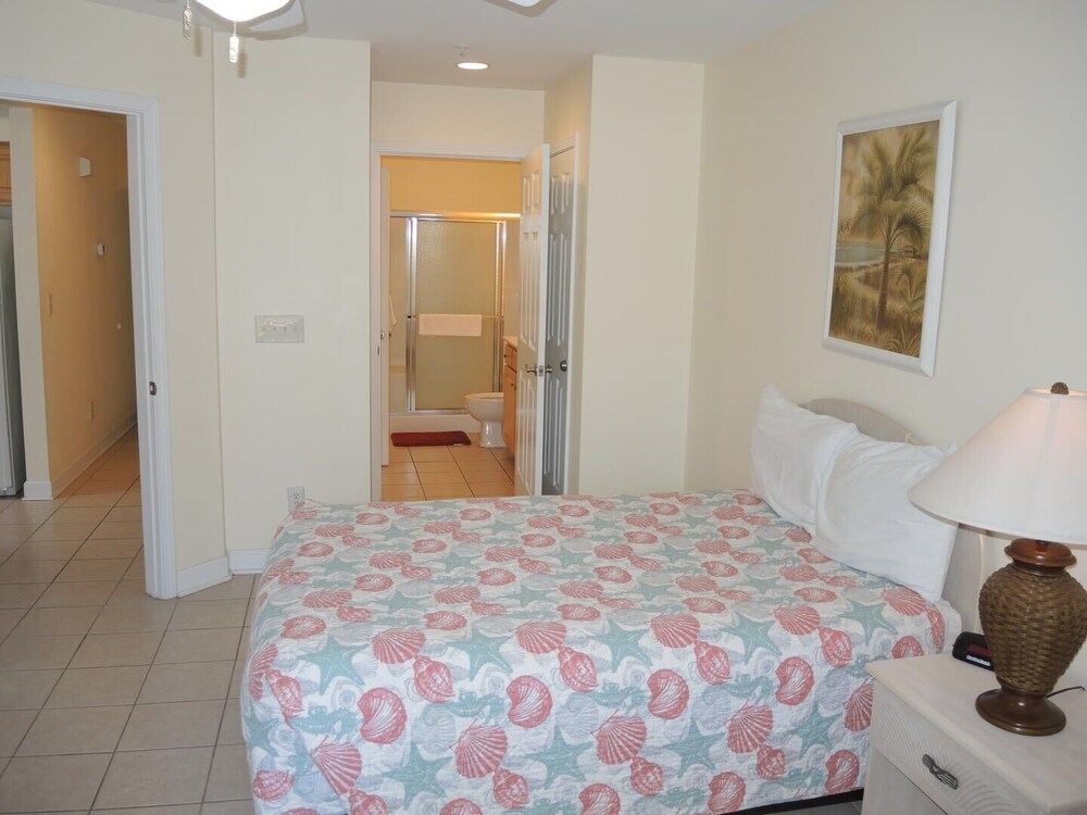 Q-Bar & Guest House