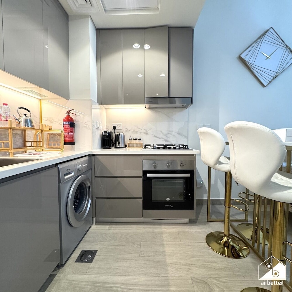Tranquil 1BR Escape With Pool View in Meydan