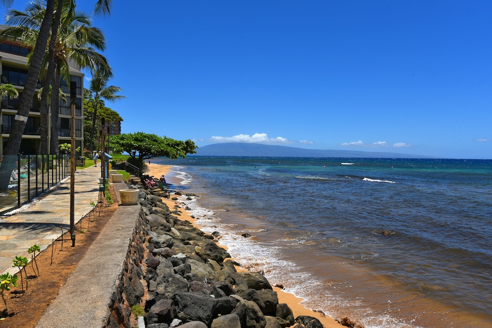 Kaanapali Shores #159 2 Bedroom Condo by RedAwning