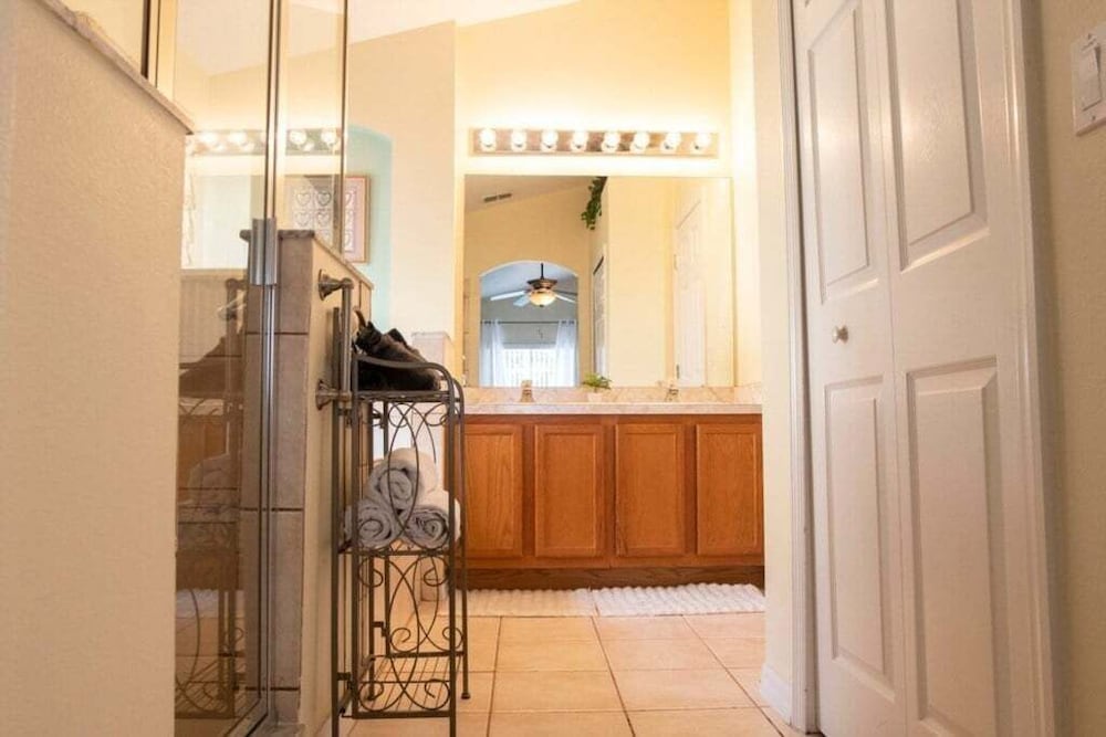 Super Mario Hideaway - Pool, Spa, Game Room Fun! 4 Bedroom Villa