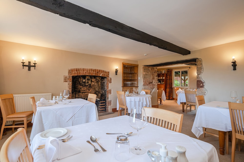 Bridgwater Vacations - Castle of Comfort Hotel  Restaurant - Property Image 11