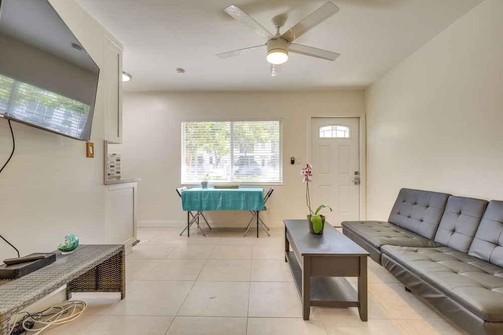 Steps to Pompano Beach: Couple's Retreat w/ Patio!