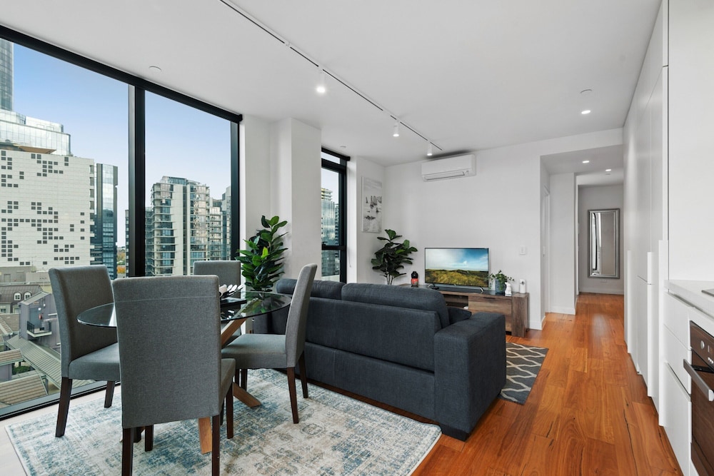 Bright Apartment With City Views in Trendy Locale