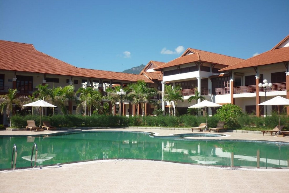 Lăng Cô Beach Resort