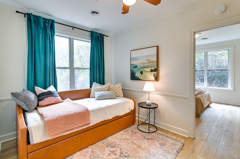 Oxford Vacations - Centrally Located Home Steps to Oxford Square! - Property Image 25