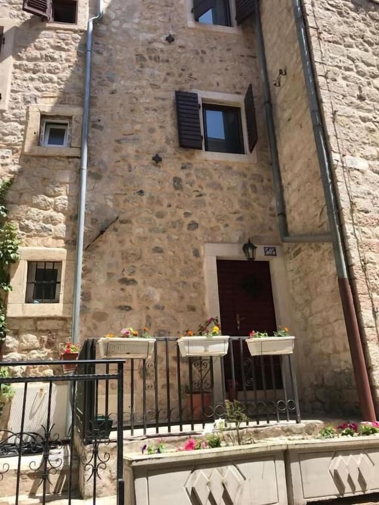 Hotel Puerta Hotel Kotor - Image 1