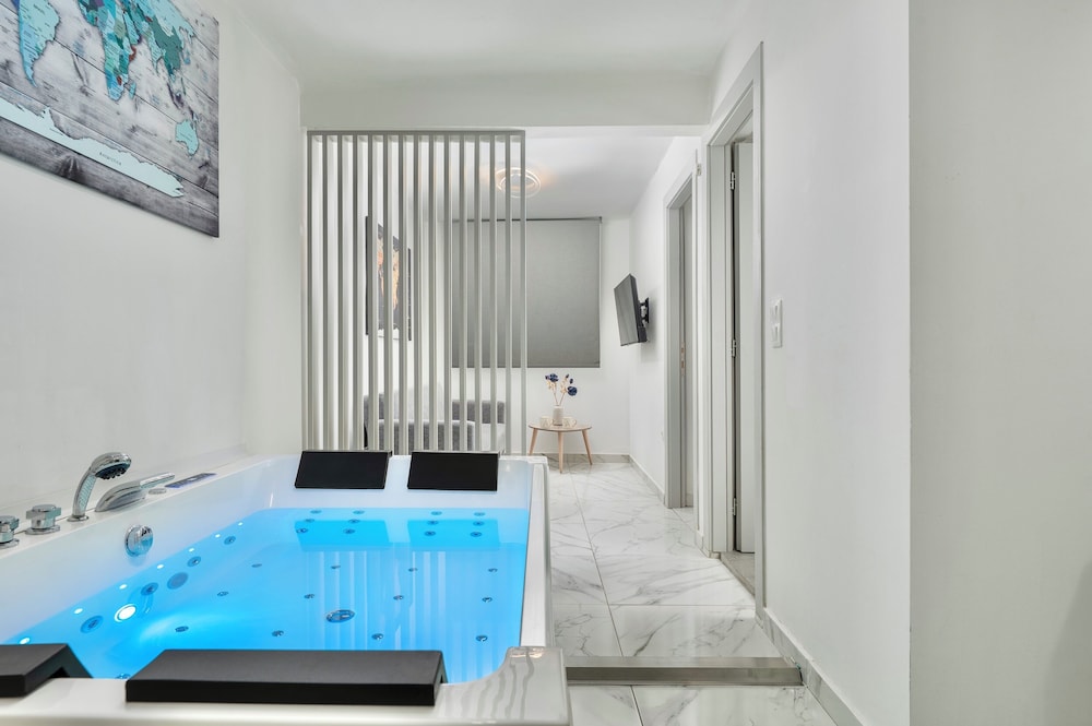 Premium Jacuzzi Suite at the City Center