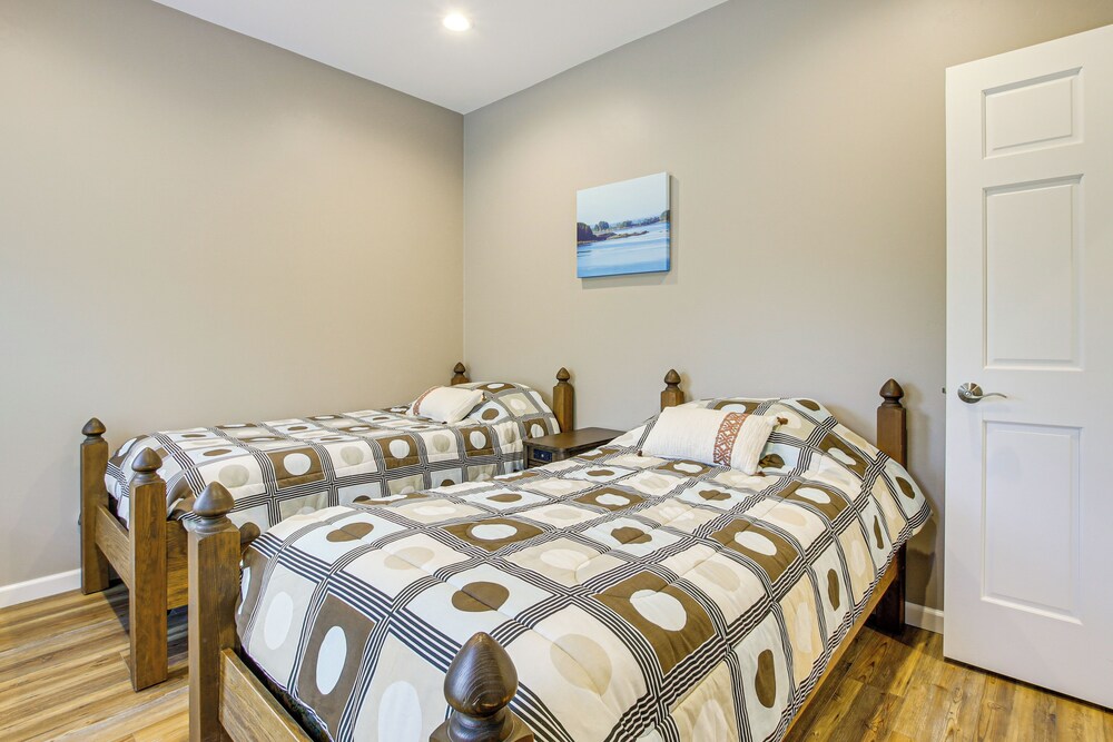 2 Mi to Lake Michigan: Home w/ Patio in Green Bay
